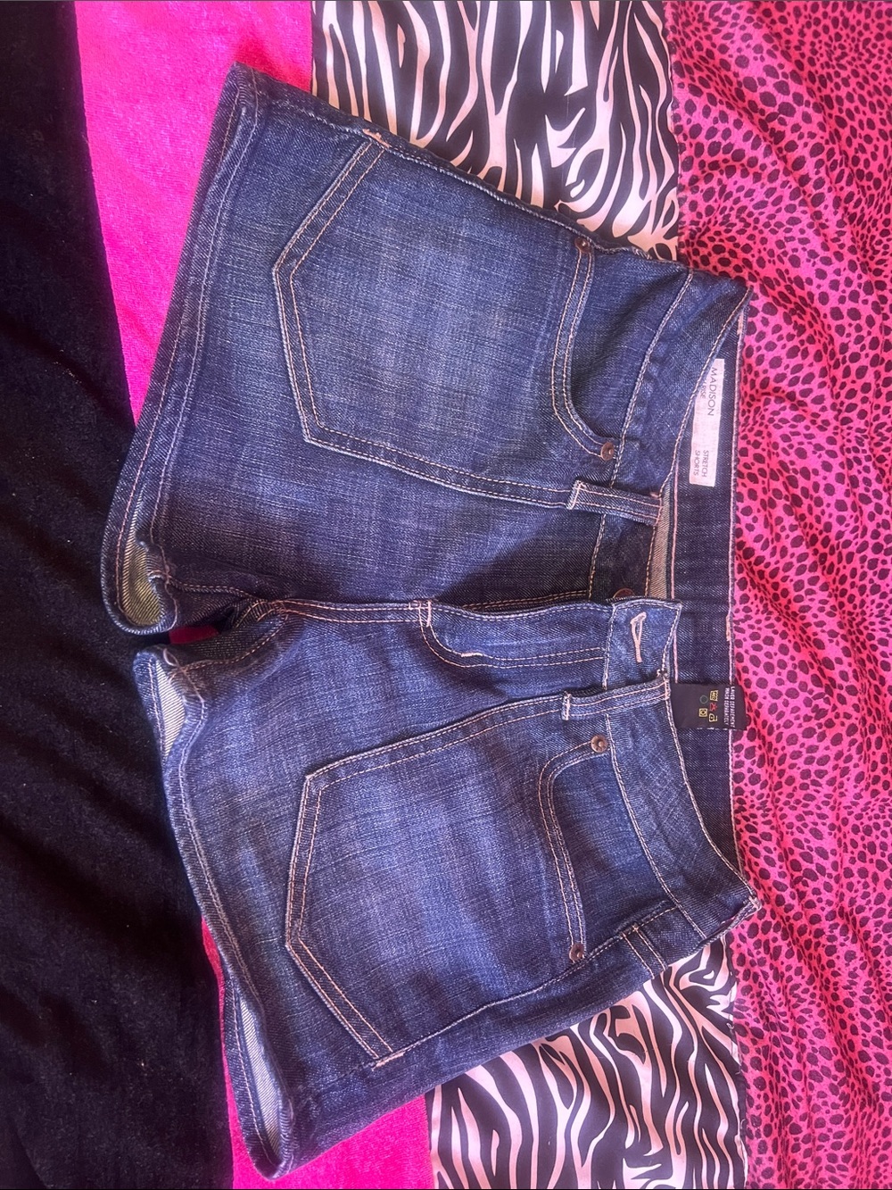 Cute uncuffed denim buffalo shorts🦋🦬